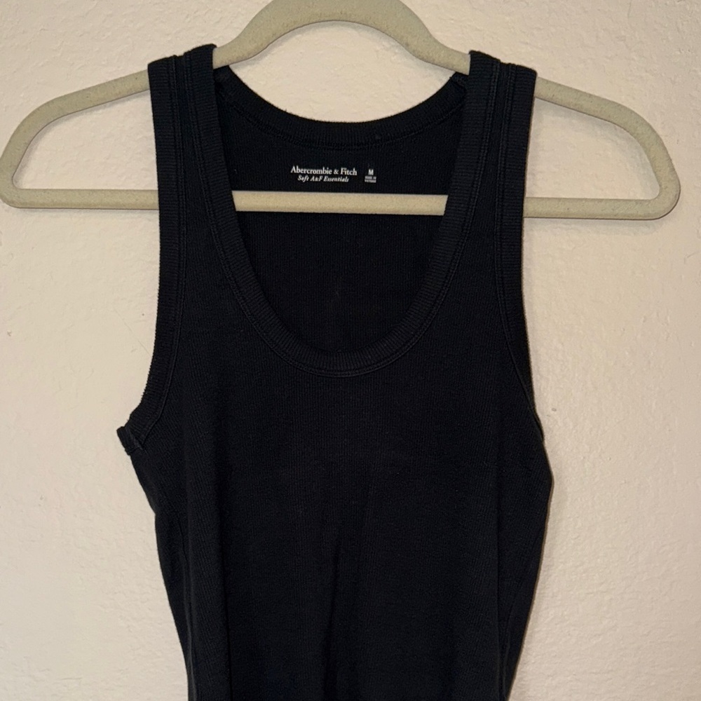 Abercrombie & Fitch Essential Rib Tuckable Scoopneck Tank - Picture 4 of 6